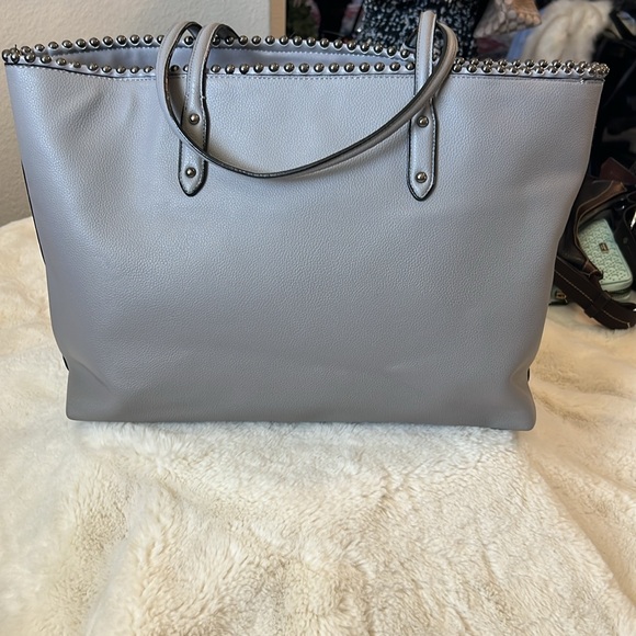 🩶🩶Victoria Secret tote🩶🩶 - Picture 2 of 3